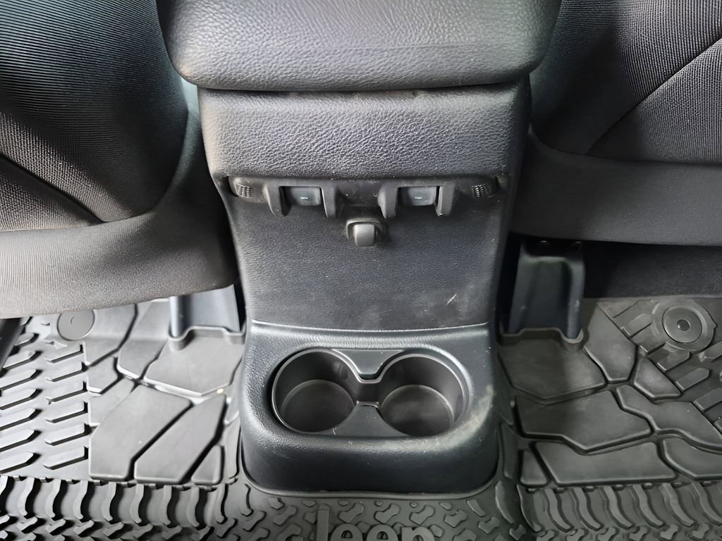 Used 2016 Jeep Wrangler Unlimited Rubicon w/ Connectivity Group image 21