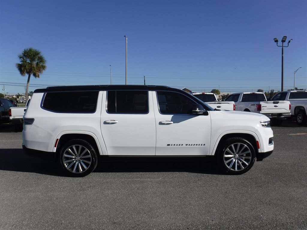 Used 2023 Jeep Grand Wagoneer L Series II image 3