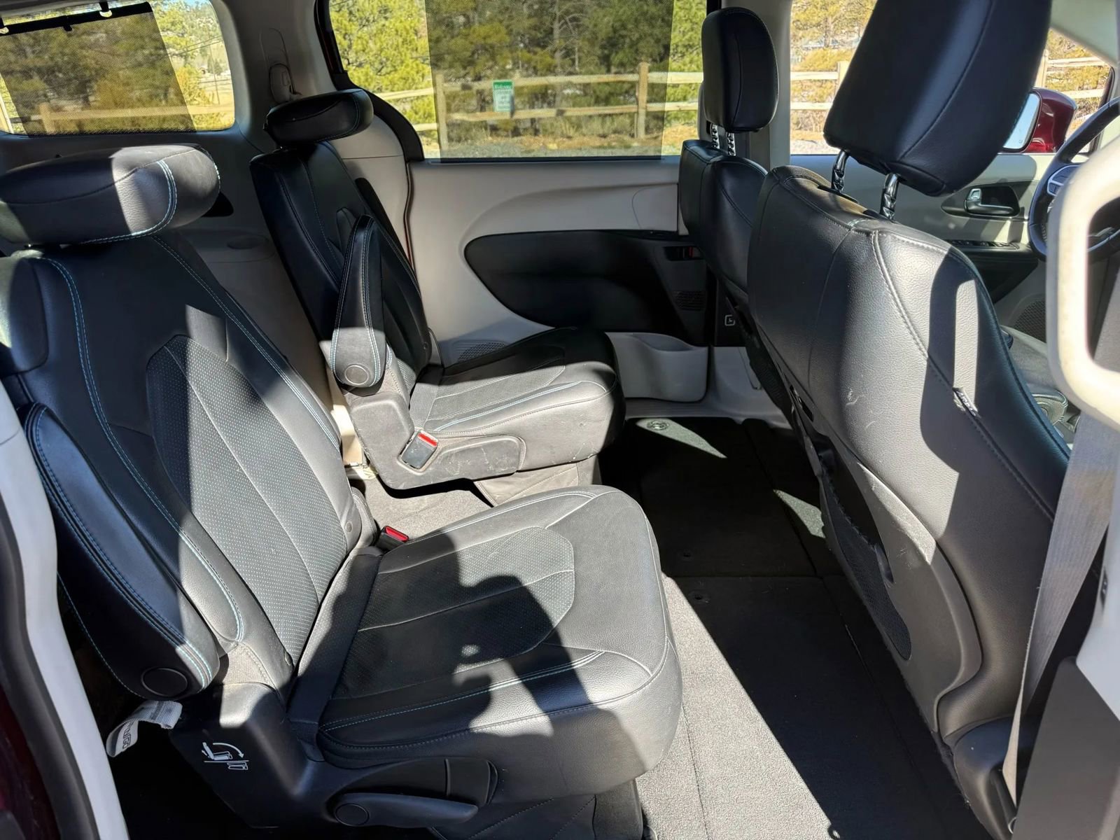 Used 2021 Chrysler Pacifica Touring-L image 13