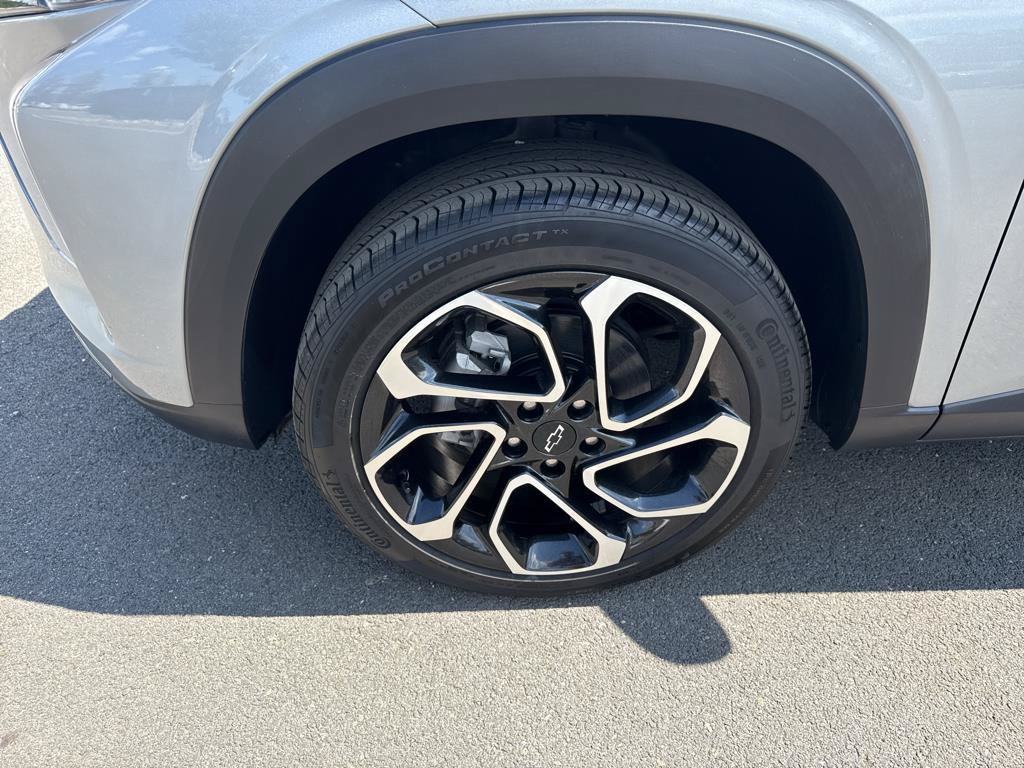 Used 2024 Chevrolet Trax RS w/ Sunroof Package FWD image 26
