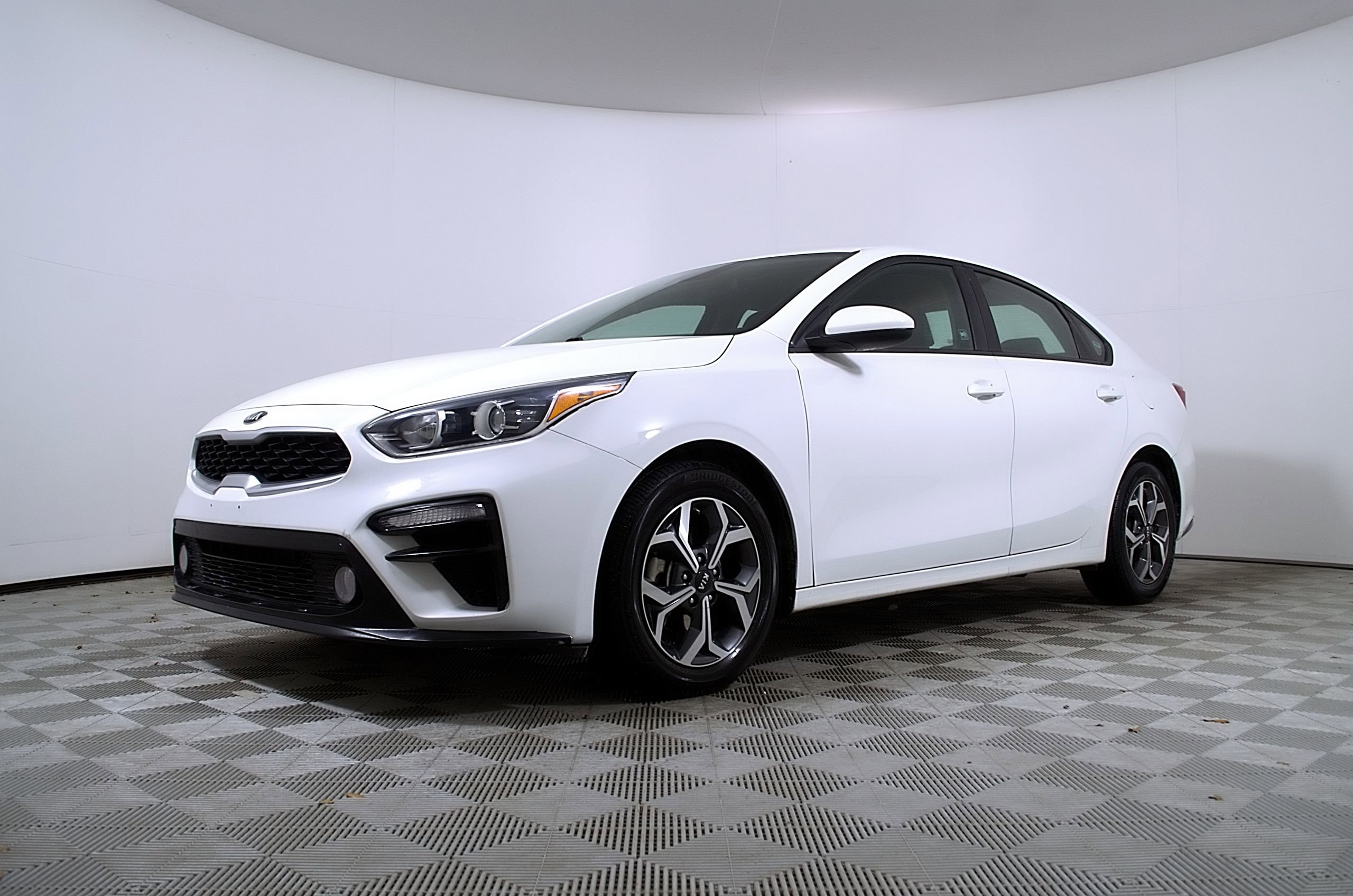Used 2021 Kia Forte LXS FWD image 2
