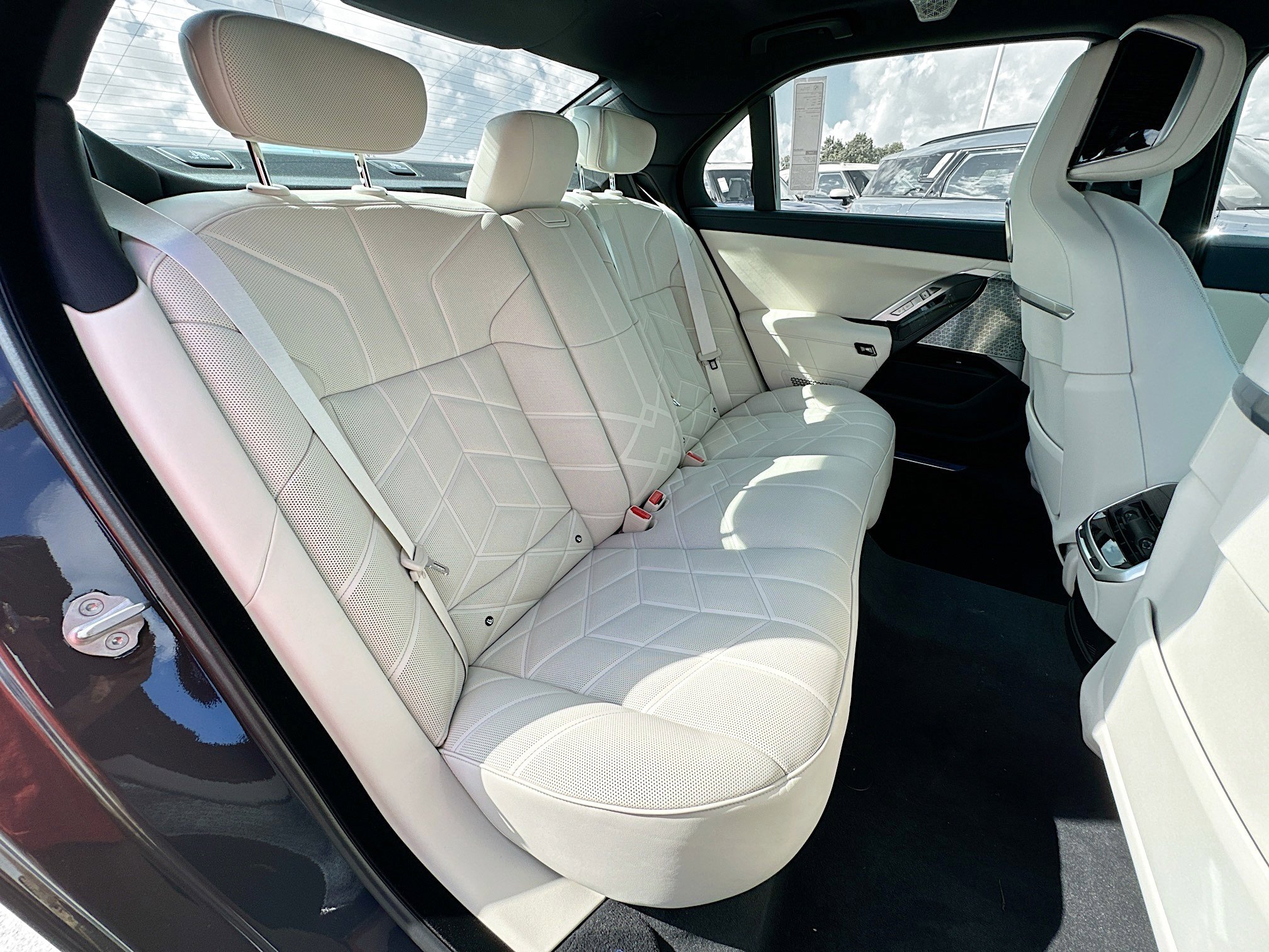 New 2026 BMW 740i w/ Premium Package image 23