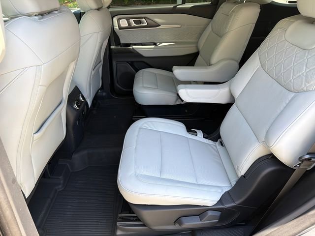 Used 2025 Ford Explorer Platinum w/ Ultimate Package AWD/4WD image 23