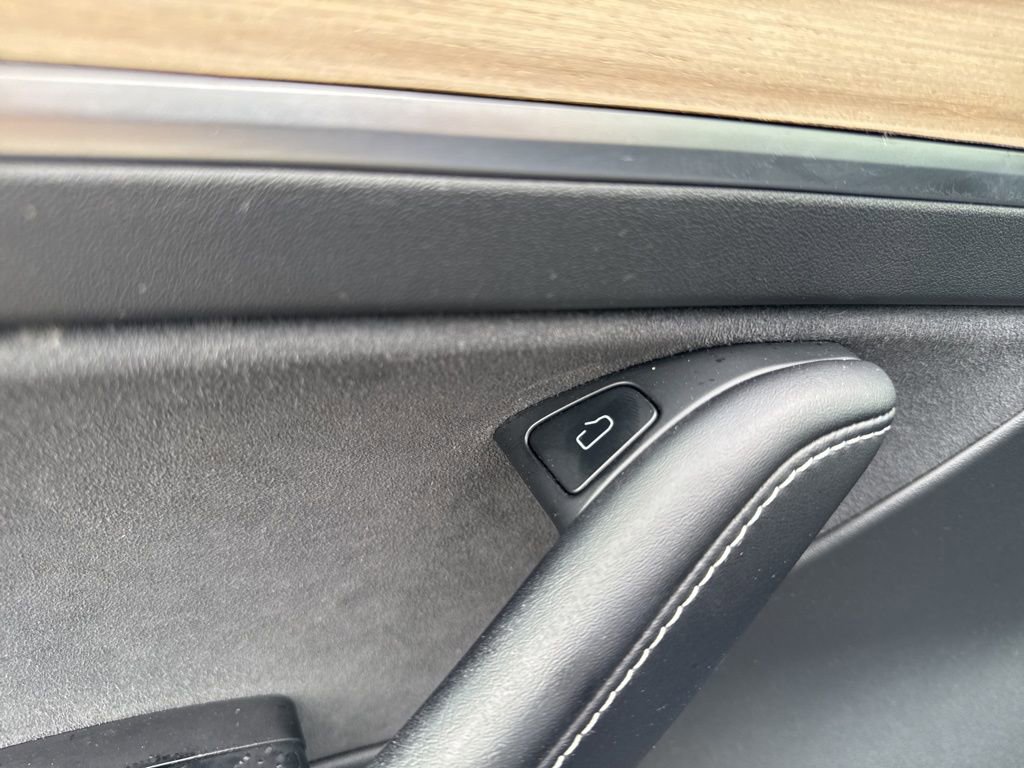 Used 2021 Tesla Model 3 Standard Range Plus RWD image 12