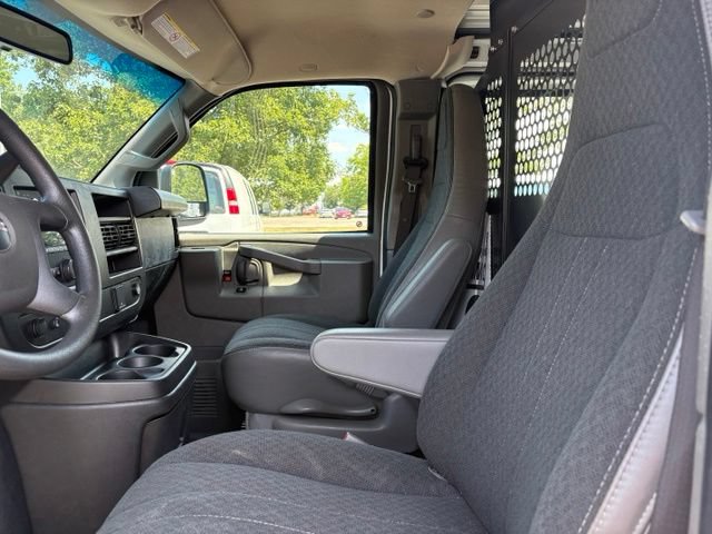 Used 2025 GMC Savana 2500 w/ Driver Convenience Package RWD image 26