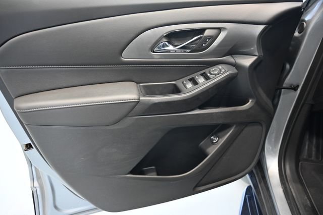 Used 2023 Chevrolet Traverse LT FWD image 27