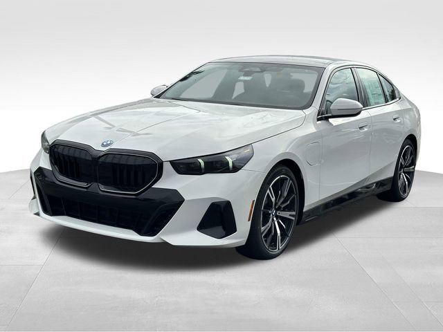 New 2026 BMW 550e xDrive w/ Premium Package image 5