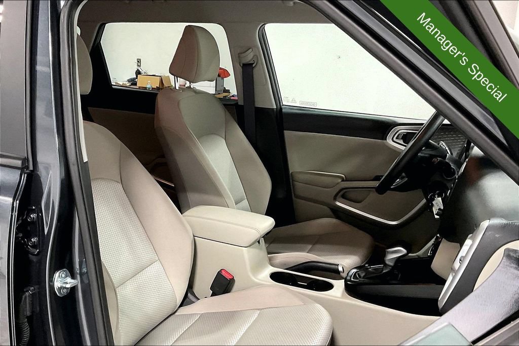 Used 2025 Kia Soul LX FWD image 9