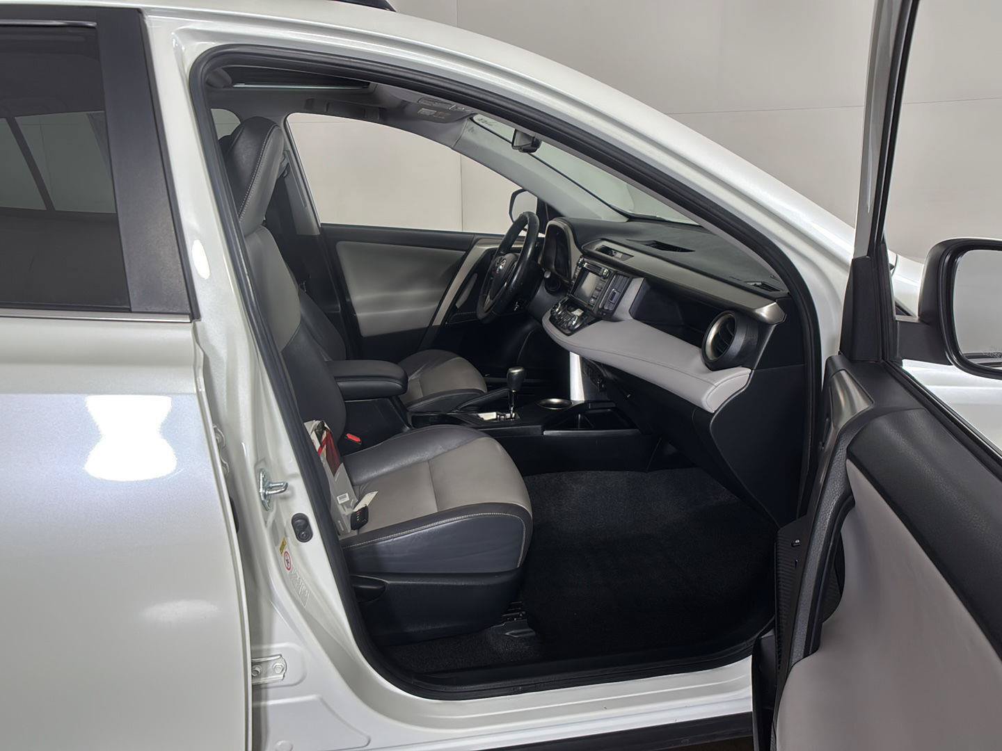 Used 2015 Toyota RAV4 Limited AWD/4WD image 10