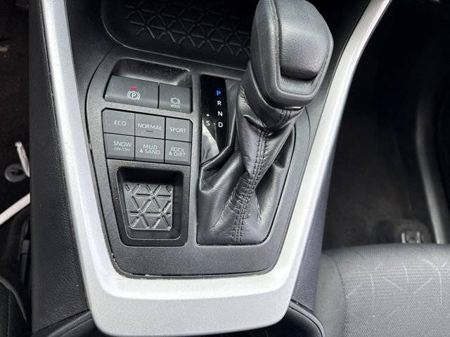 Used 2025 Toyota RAV4 XLE AWD/4WD image 21