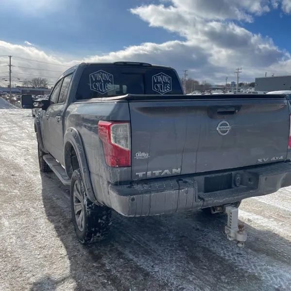 Used 2017 Nissan Titan SV image 3