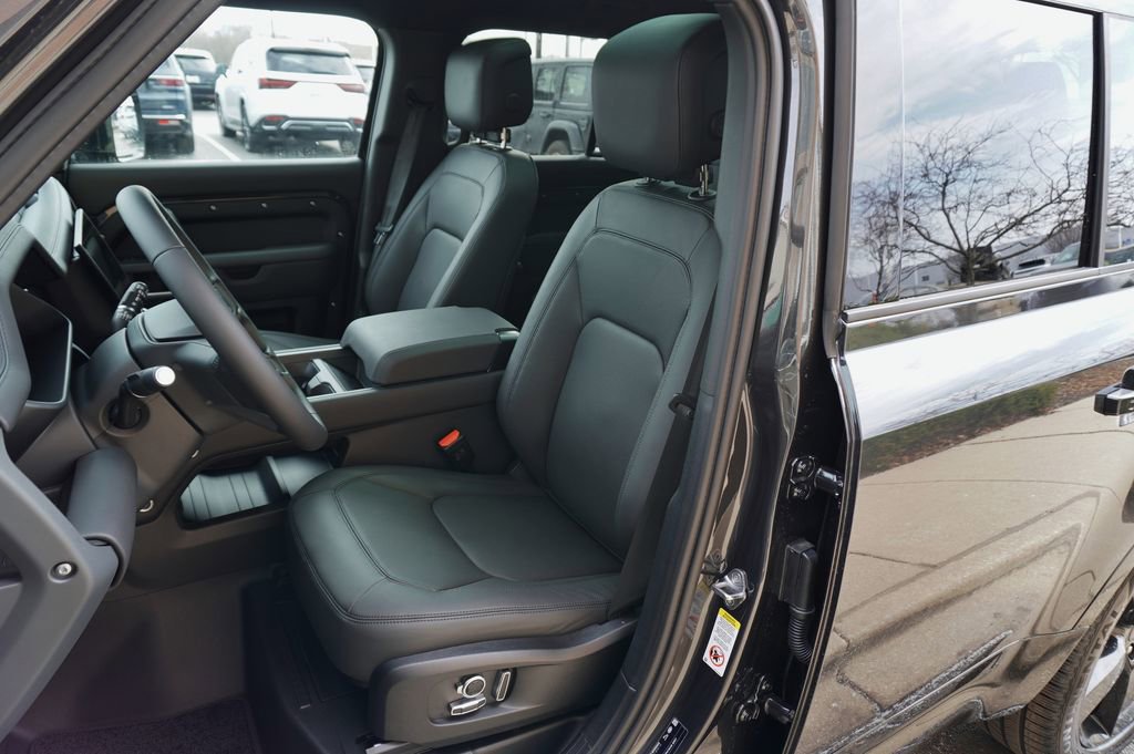 New 2026 Land Rover Defender 130 X-Dynamic SE image 14