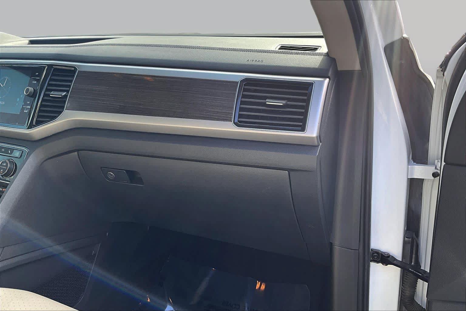 Used 2018 Volkswagen Atlas SEL w/ R-Line Package FWD image 19