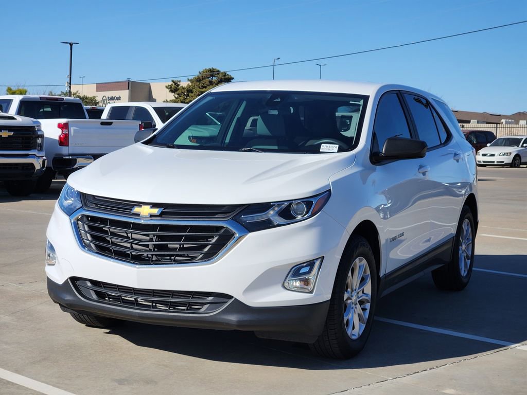 Used 2020 Chevrolet Equinox LS w/ LS Convenience Package image 3