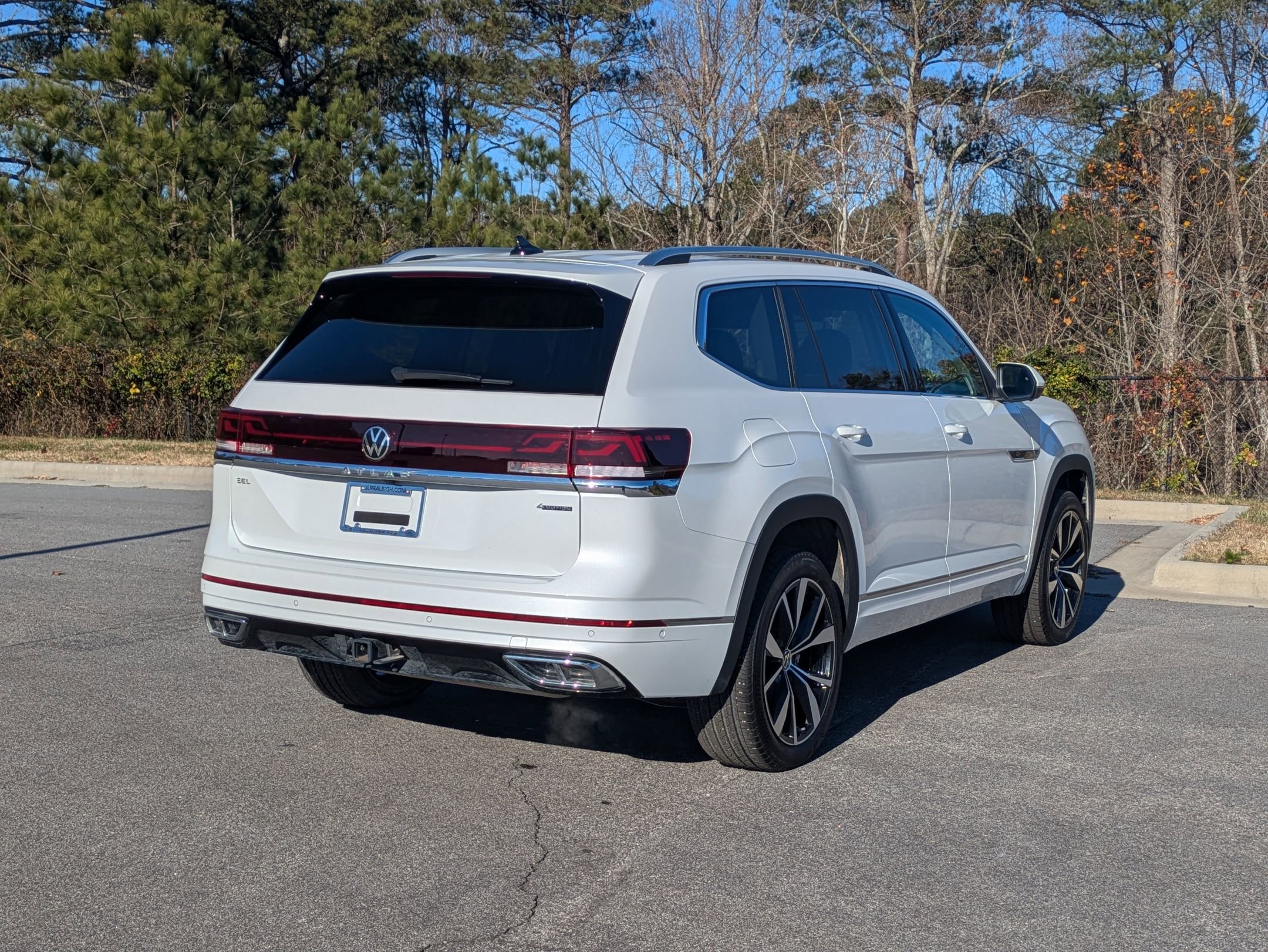Used 2024 Volkswagen Atlas SEL Premium R-Line image 5