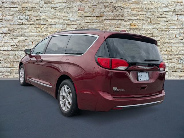 Used 2017 Chrysler Pacifica Touring-L w/ Tire & Wheel Group FWD image 4