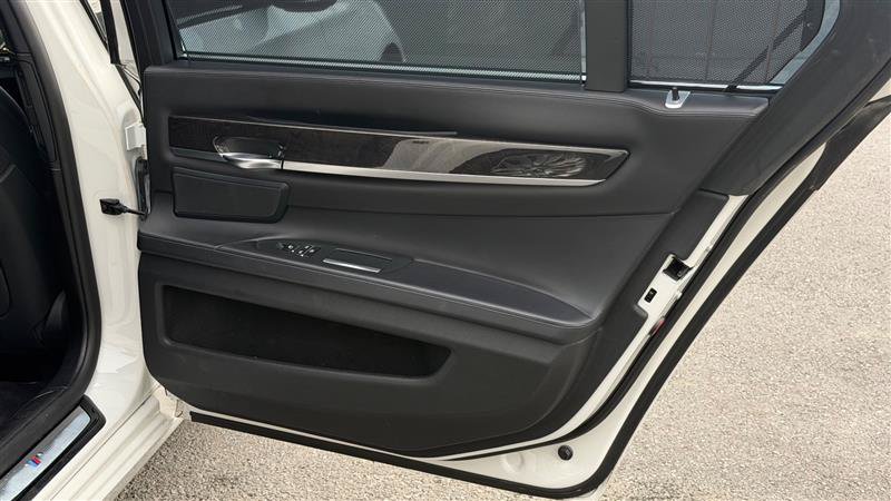 Used 2014 BMW 750Li RWD image 38