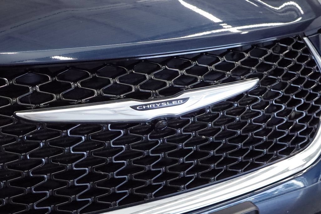 Certified 2023 Chrysler Pacifica Touring-L FWD image 13