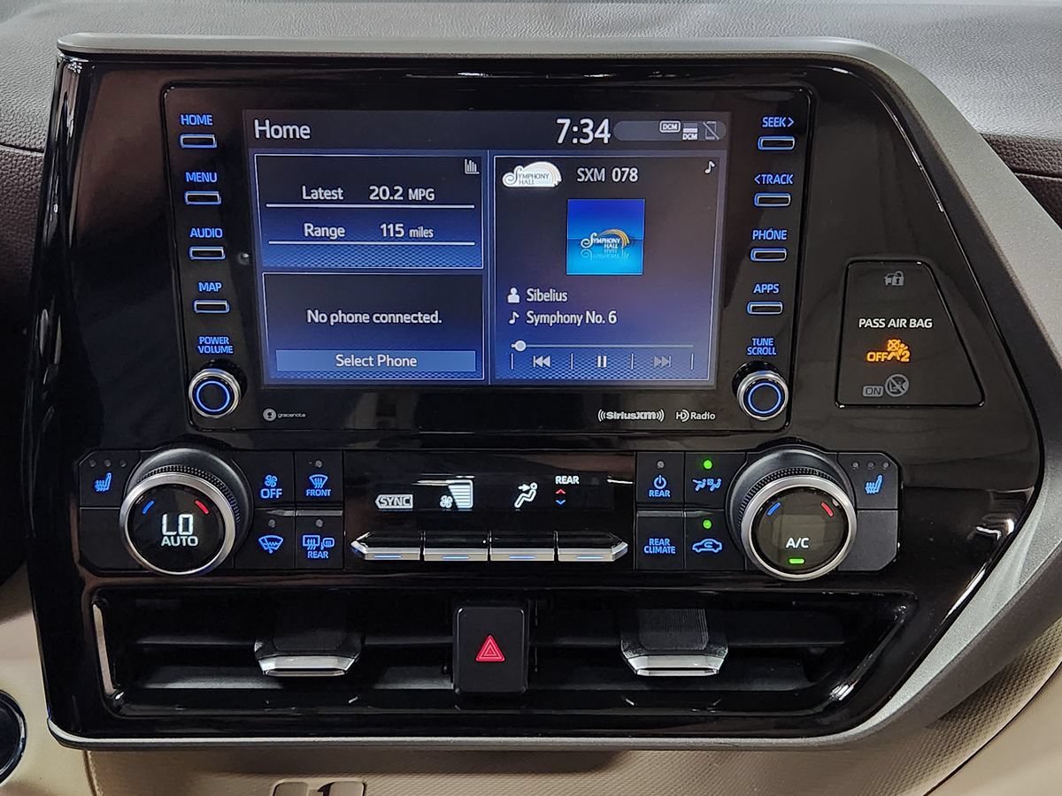 Used 2022 Toyota Highlander XLE AWD/4WD image 34