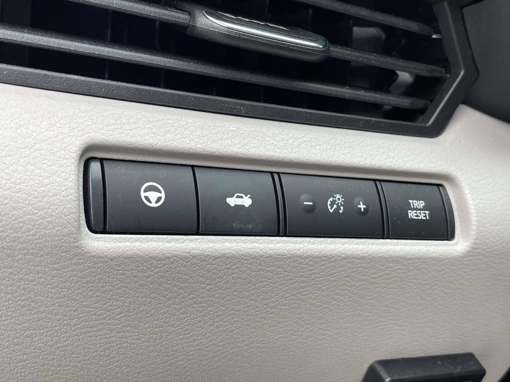 Used 2024 Nissan Altima 2.5 SL FWD image 28
