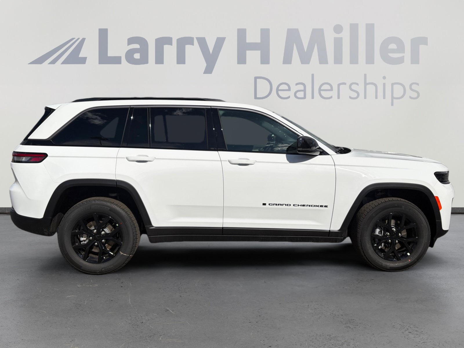 New 2026 Jeep Grand Cherokee Altitude AWD/4WD image 6
