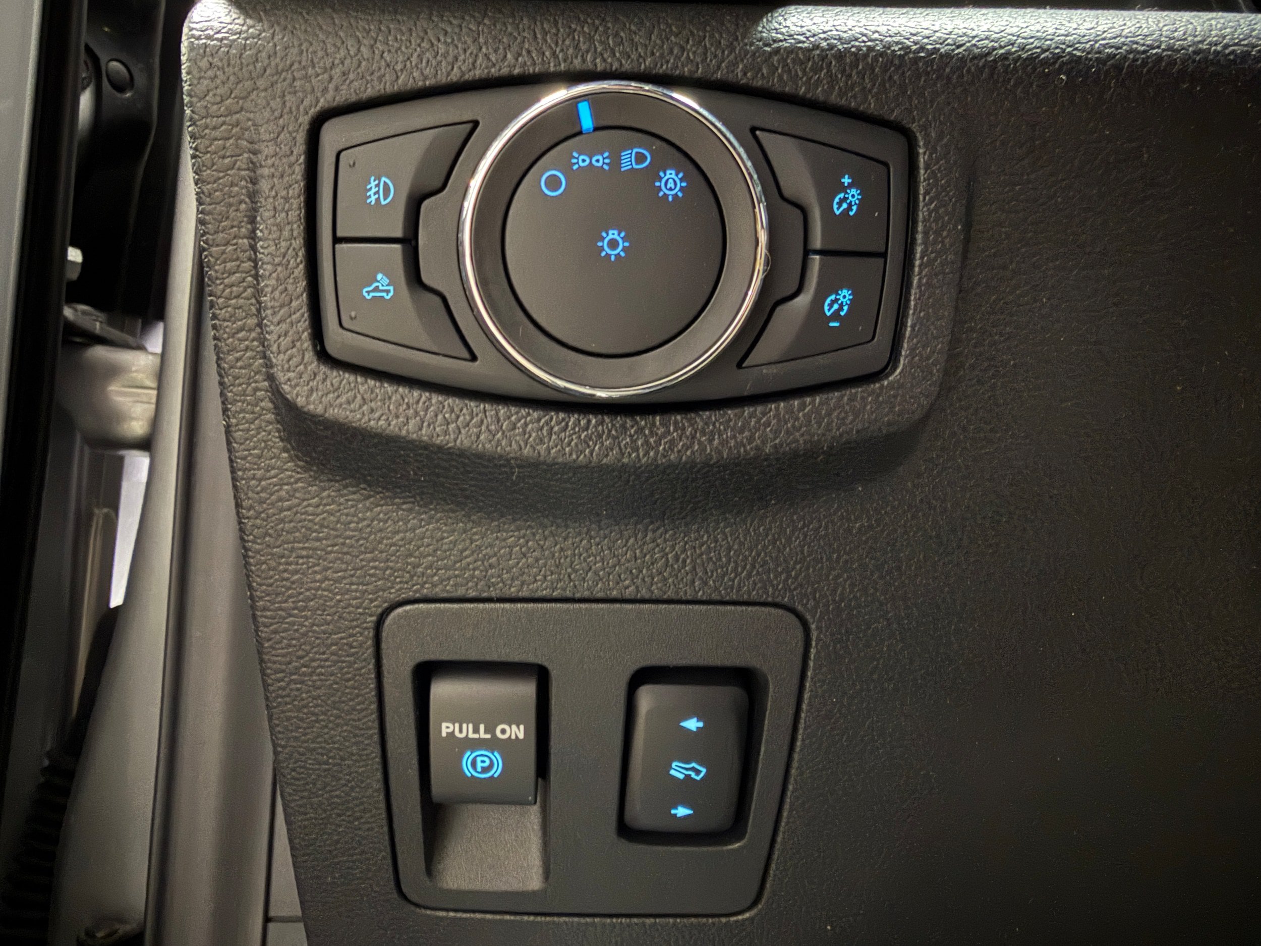 Certified 2019 Ford F150 XLT w/ Equipment Group 302A Luxury AWD/4WD image 16