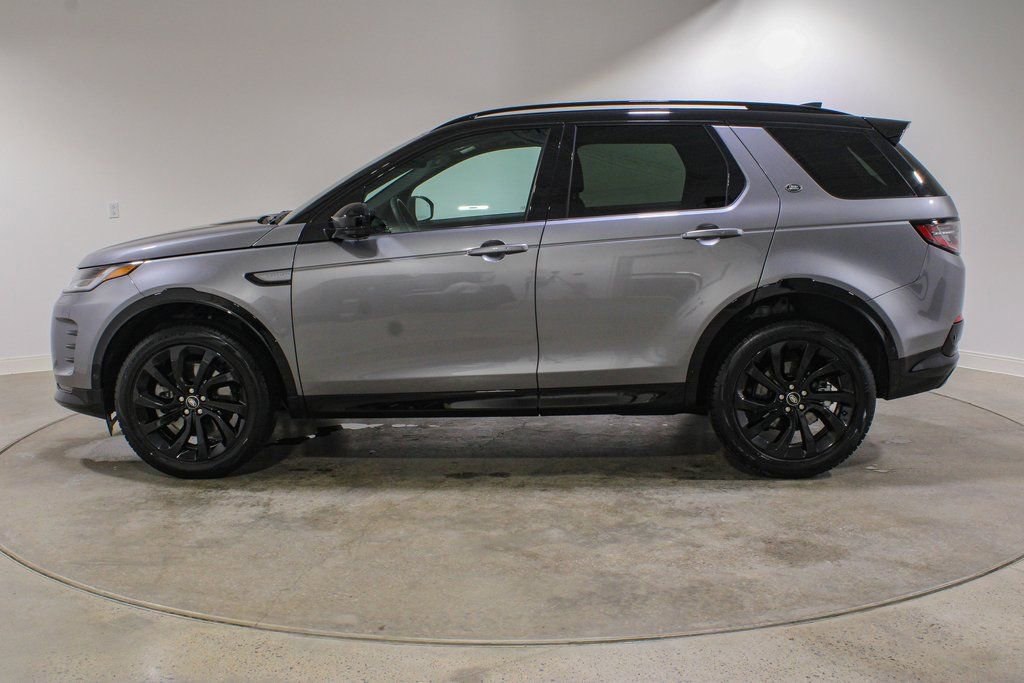Used 2025 Land Rover Discovery Sport Dynamic SE image 2