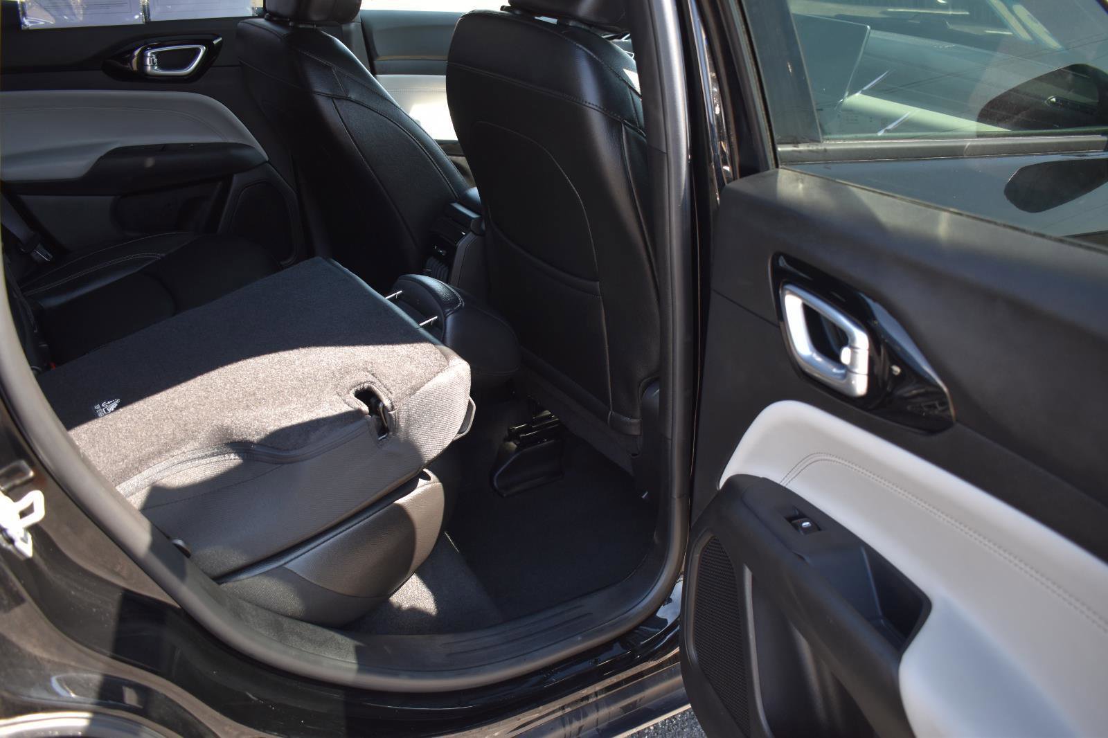 Used 2025 Jeep Compass Limited image 16