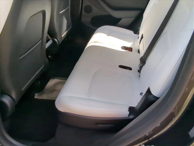Used 2025 Tesla Model Y Long Range image 19
