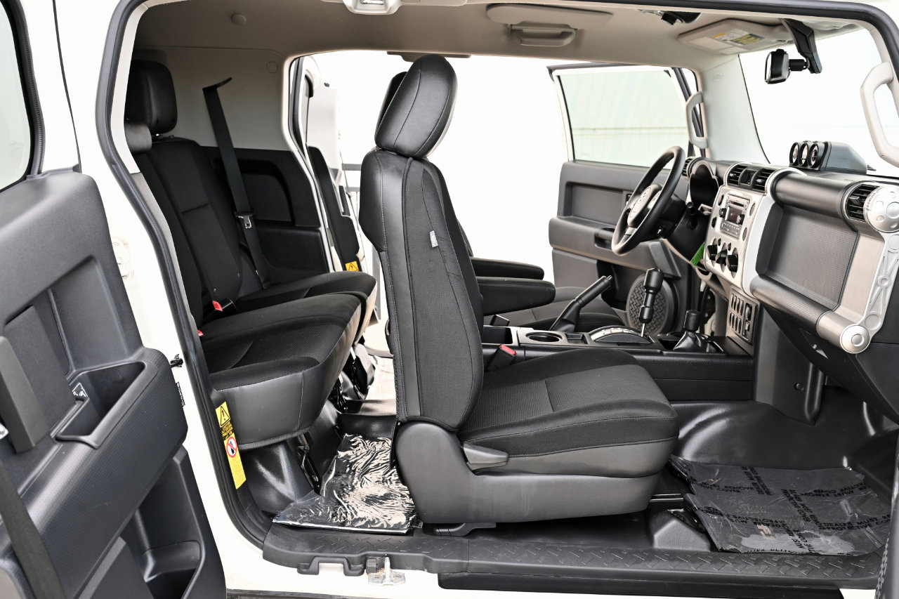 Used 2013 Toyota FJ Cruiser 4WD image 17