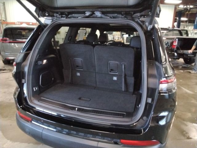 Used 2024 Jeep Grand Cherokee L Limited w/ Luxury Tech Group II image 13