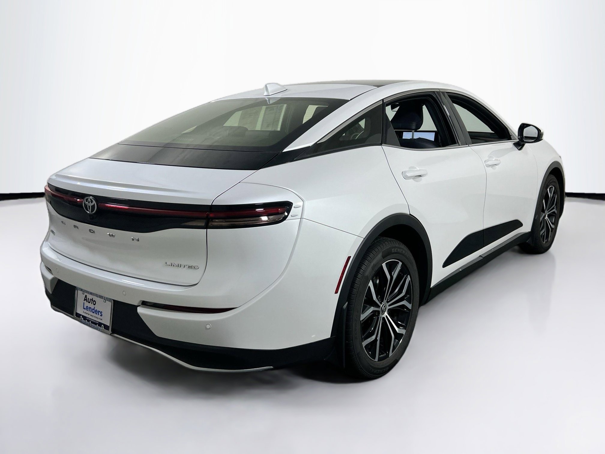 Used 2023 Toyota Crown Limited image 5