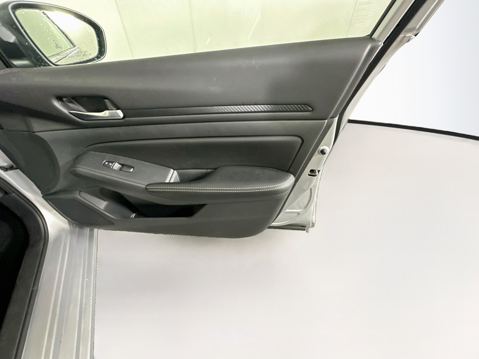 Used 2024 Nissan Altima 2.5 SV FWD image 30