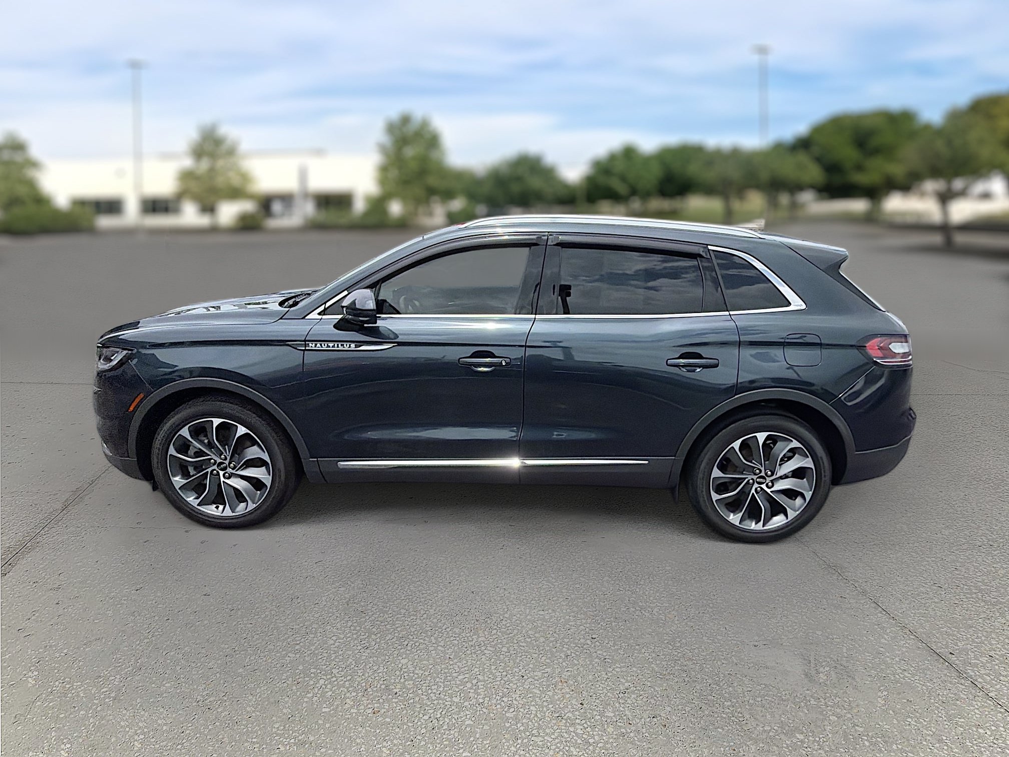 Certified 2023 Lincoln Nautilus Reserve FWD image 4