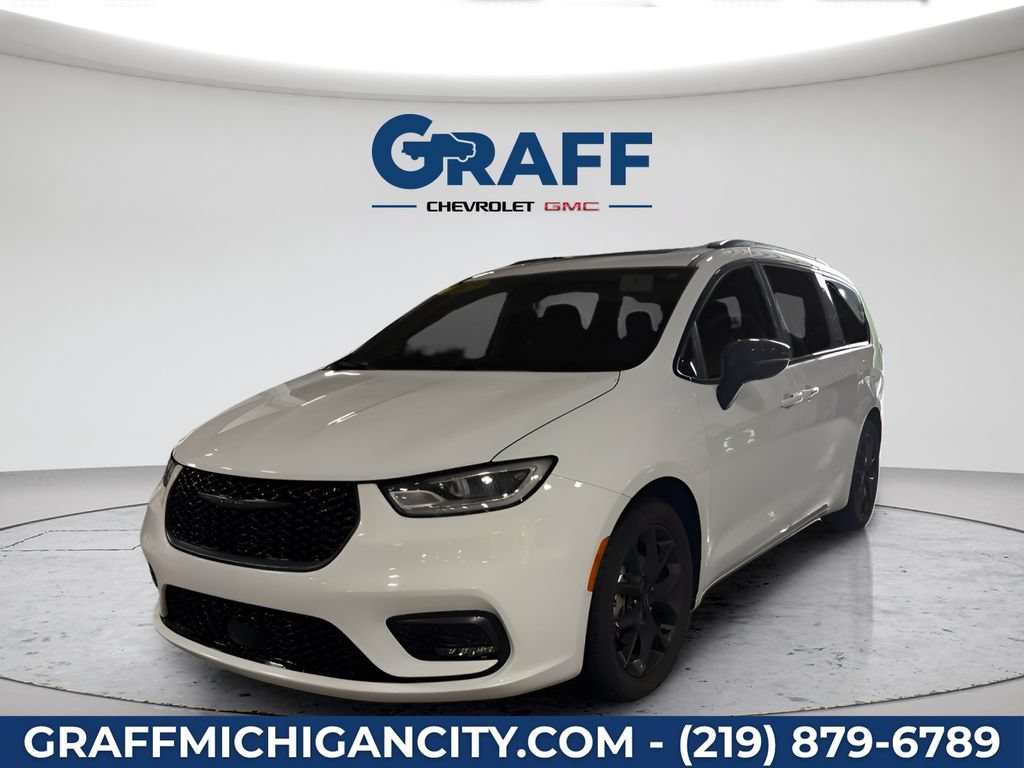 Used 2025 Chrysler Pacifica Limited FWD image 1