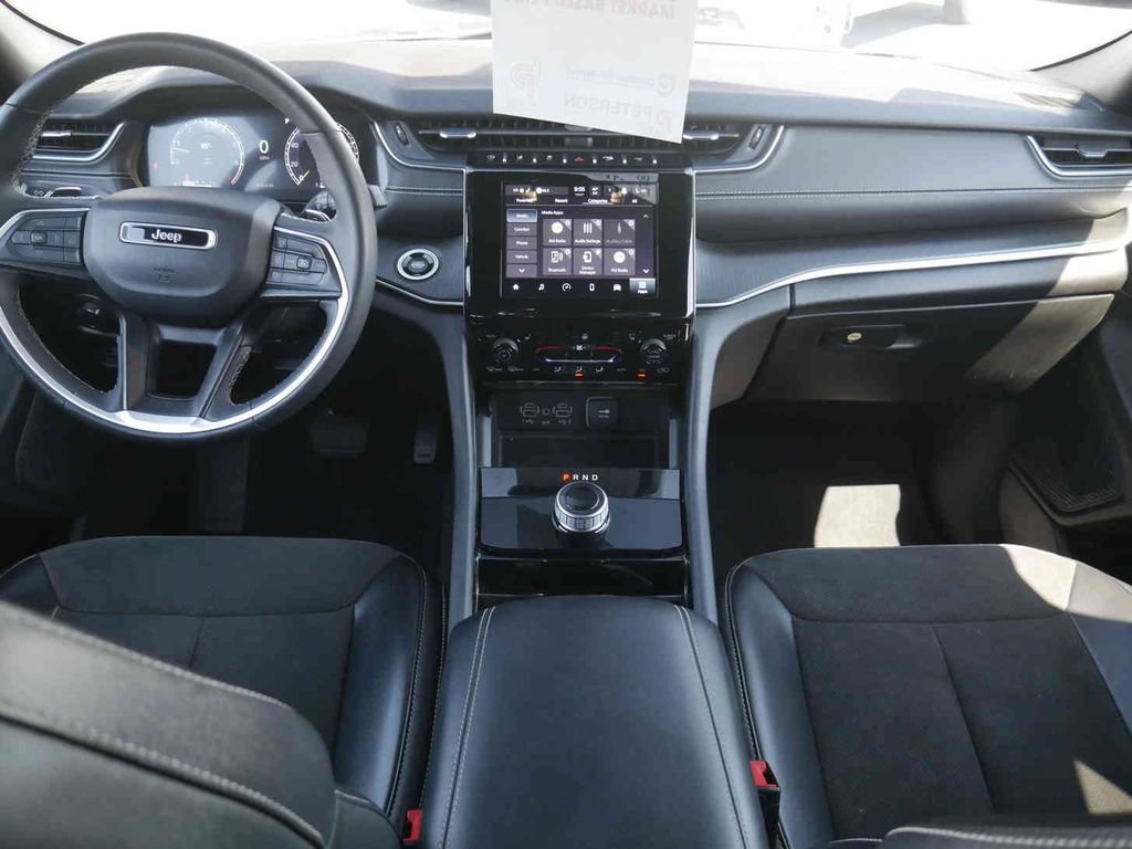 Certified 2023 Jeep Grand Cherokee L Laredo AWD/4WD image 5