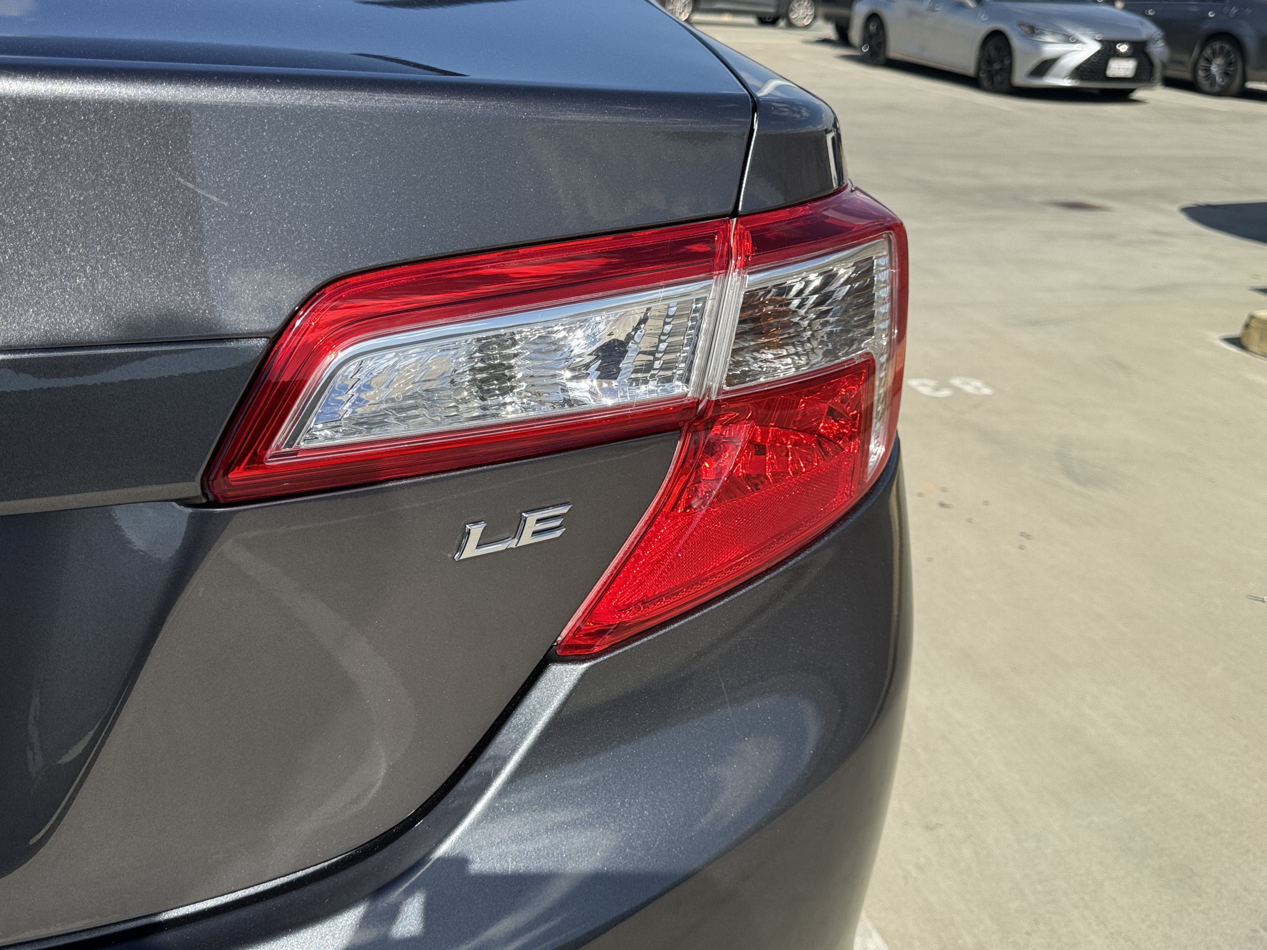 Used 2014 Toyota Camry LE FWD image 15