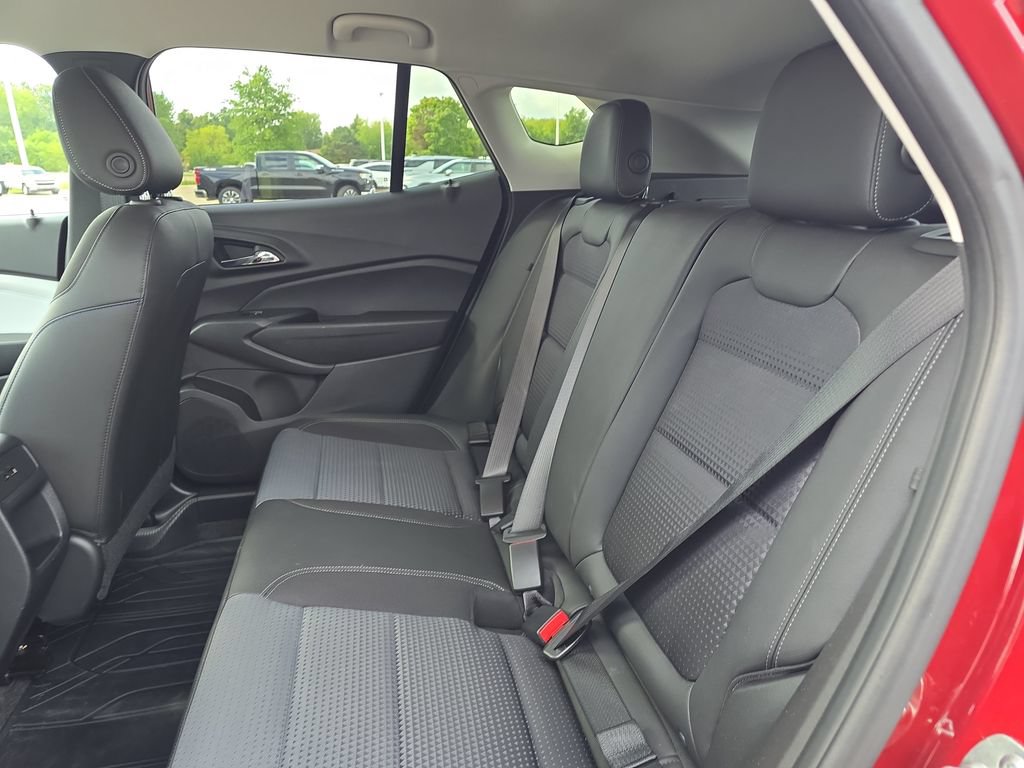 Used 2025 Chevrolet Trax LT w/ Driver Confidence Package FWD image 29