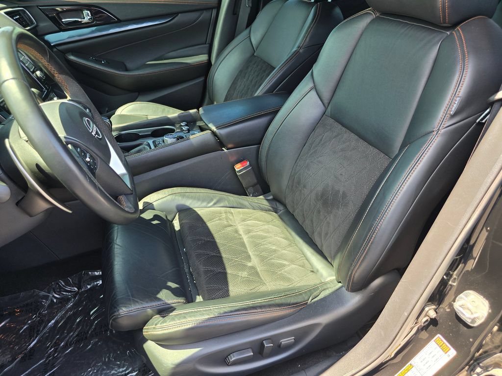 Used 2023 Nissan Maxima SR w/ Sport Mat Group FWD image 17