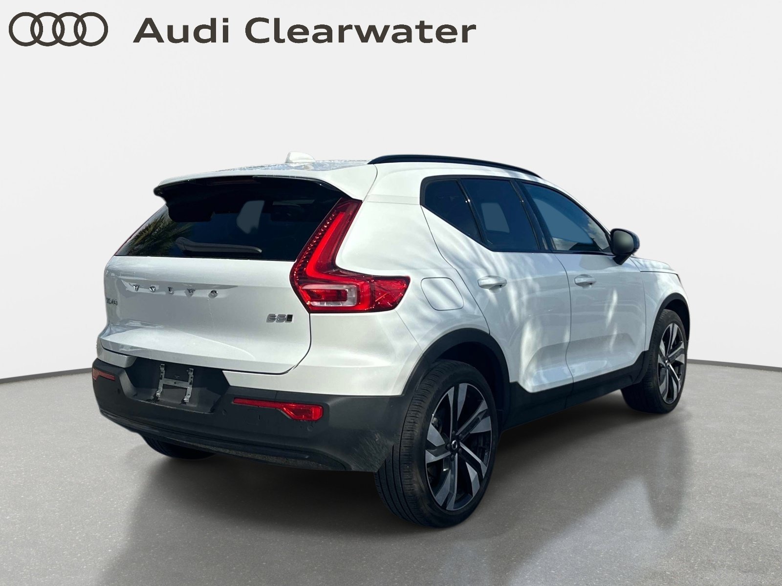 Used 2023 Volvo XC40 B5 Plus w/ Protection Package Premier AWD/4WD image 3