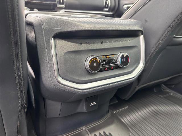 Used 2025 Ford Expedition Platinum w/ Stealth Appearance Package AWD/4WD image 19