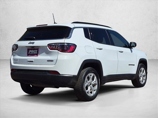 Used 2024 Jeep Compass Latitude AWD/4WD image 5