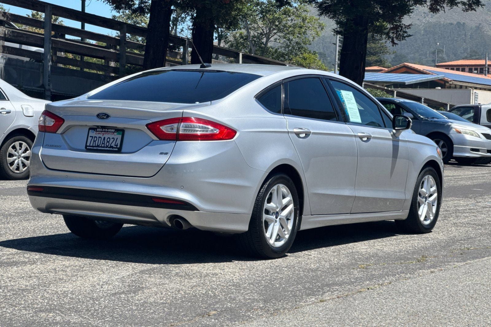 Used 2016 Ford Fusion SE FWD image 4