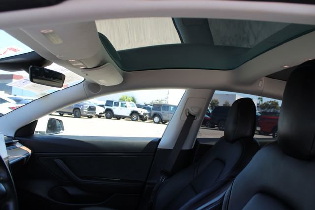 Used 2018 Tesla Model 3 Long Range RWD image 22