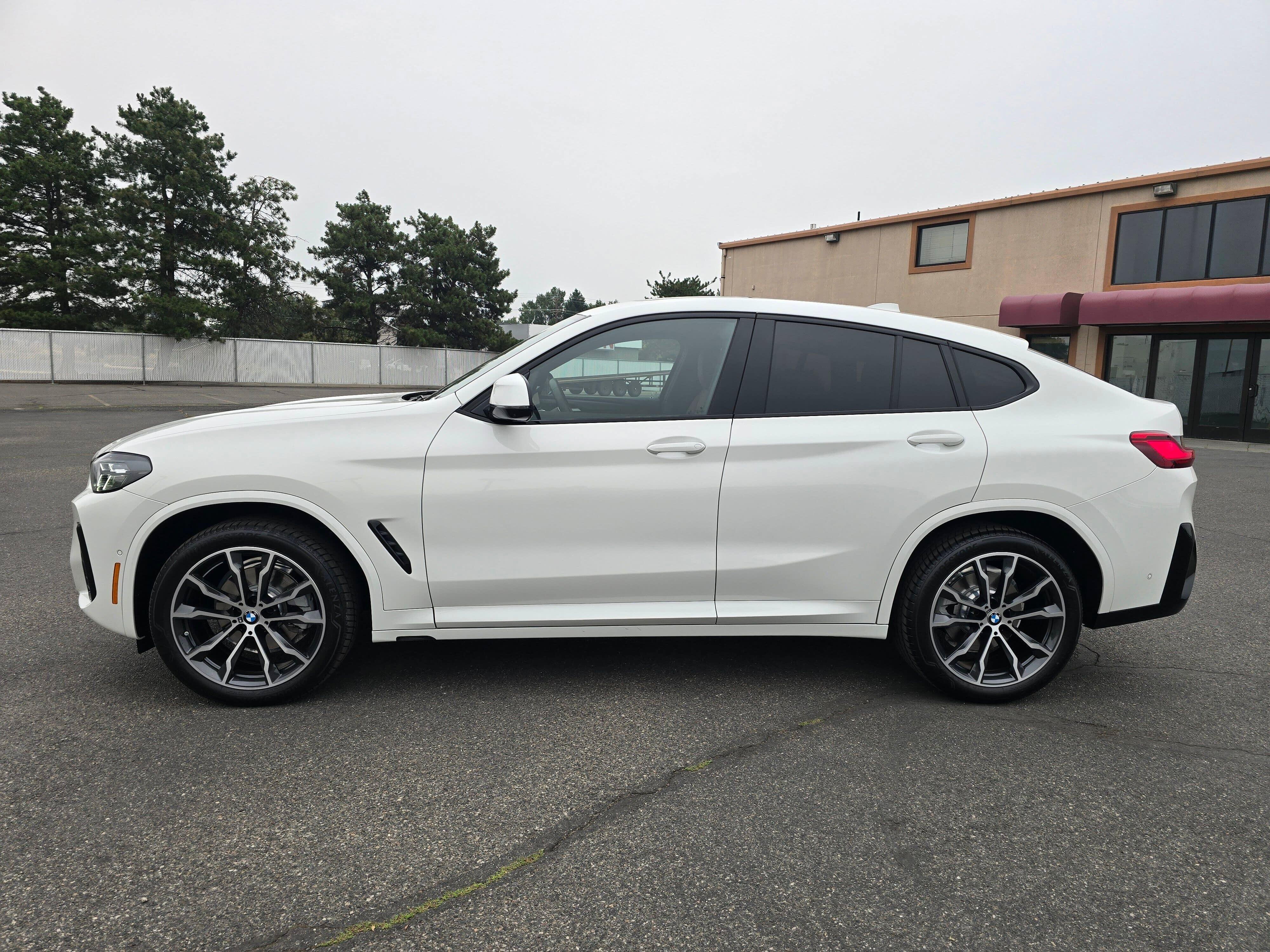 Used 2025 BMW X4 xDrive30i w/ Premium Package AWD/4WD image 3