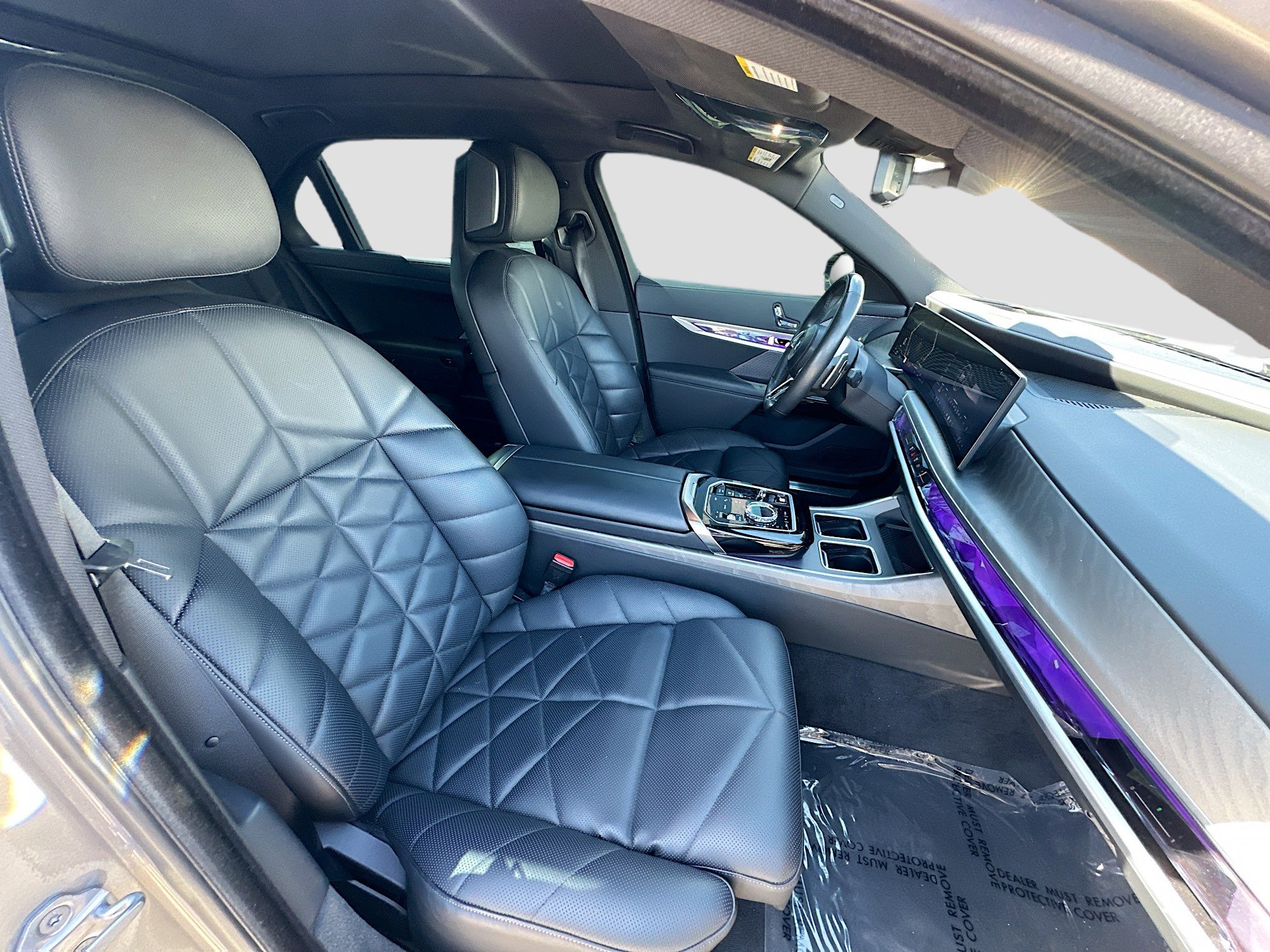 Used 2023 BMW 740i w/ Parking Assistance Package image 33