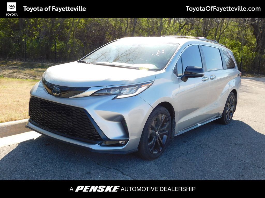 Certified 2023 Toyota Sienna XSE image 1