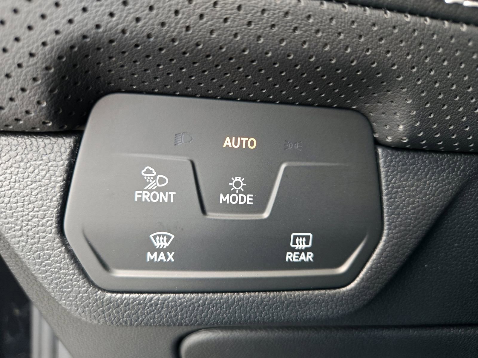 New 2026 Volkswagen Atlas SE image 16