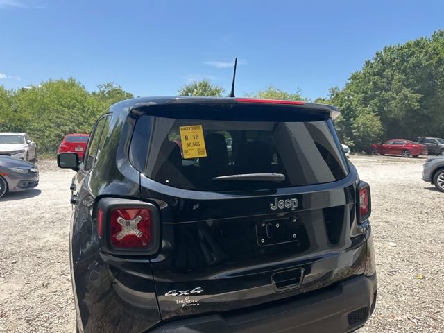Used 2023 Jeep Renegade Latitude AWD/4WD image 29