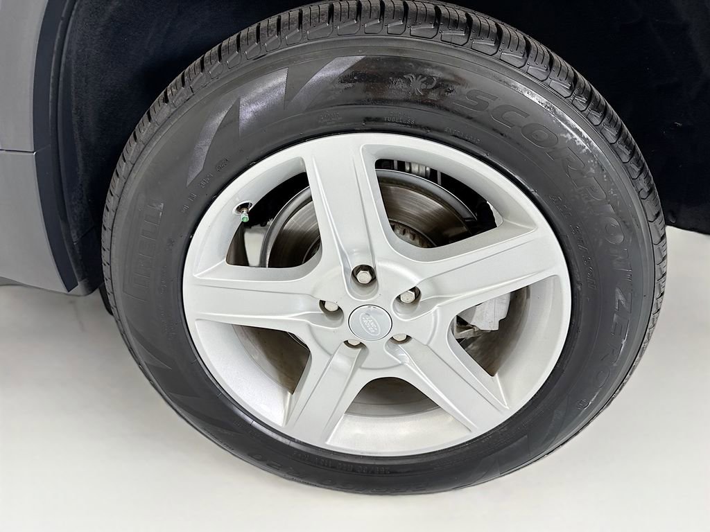 Used 2022 Land Rover Defender 110 SE image 30